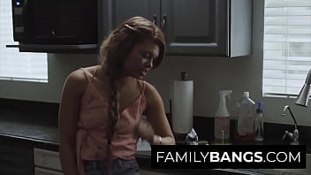 FamilyBangs.com ⭐ 母親の男の子、デスティニー クルーズ、アイザイア マックスウェルに感謝の意を示す罪深い