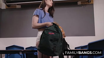 FamilyBangs.com ⭐ 授業終了後に教師の継母が娘と性交、ケイシー・カルバート、モナ・ウェールズ