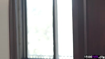 ジョニー・グッドラックが妻のようにドレスアップしてヴィクトリア・ヴォxxxとセックスする様子をご覧ください