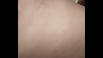 セクシーでいたずらな若い女の子は、私のペニスがよだれを垂らすまで私をしゃぶって、私が彼女の嫌いな人をファックしているところを撮影しました。