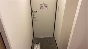 後輩の女子マネージャーとのお家デートに我慢出来なくなり手を出してしまう先輩