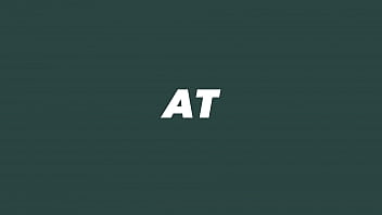 18-летняя соседка по комнате кончила? в трусиках и подтягиваю их, чтобы продолжить тренировку