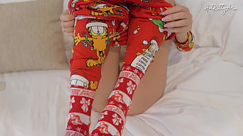 超巨乳でふしだらなラティーナは、毎年クリスマスの朝にオナニーして、犯されて中出しされます!!