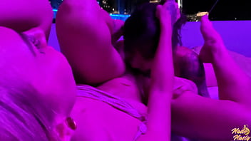ボートでかわいいふしだらな女とセックスする
