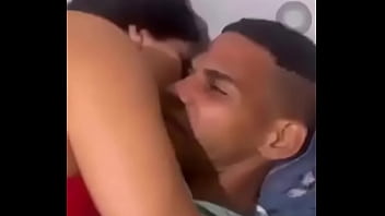 Видео Зеки, занимающейся сексом с перцем