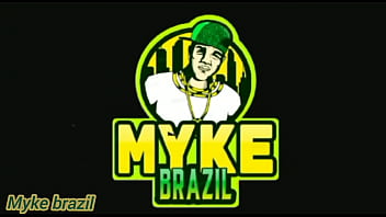 Geovana Meirelles は myke brazil のポルノの初心者です。彼女は私に新年あけましておめでとうございますを願いに来ました、そしてそれは起こりました。薄手の完全なアナルセックスから始まる熱いセックス