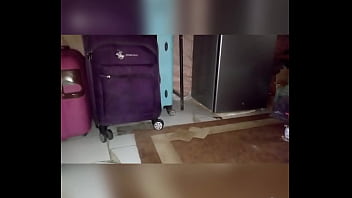 ナオミは今日、彼女のお尻の穴が開いていることを望んでいます、私の初めての潮吹き