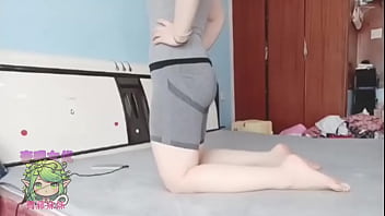 青藤妹妹-正在做瑜伽的妹子，突然被男子一顿抽插！