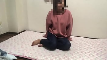 すぐエッチなシーンがある映画を見るとムラムラしてきて、カメラに向けてマンコをくぱぁーって開けてオナニーする可愛い女子◯生。