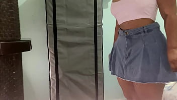 セクシーなお尻のぽっちゃり系妻がこのビデオを送ってきました