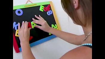 HALEY SWEET かわいい 18 歳の巨大なコックのハメ撮りフェラと顔射