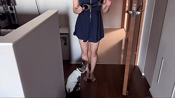 ドSな巨乳ポリスをバックからデカチンで激しく突いてあげたら大喜びで喘いで痙攣しながらイキまくり　コスプレ　警察　手錠　M男　ハメ撮り　爆乳　かわいい　素人　カップル　投稿　個人撮影　日本人　えむゆみ
