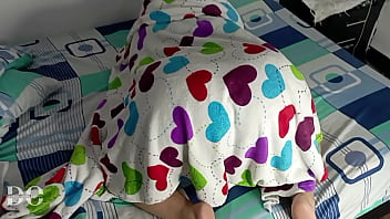 私はとても嬉しい驚きを受け取りました。四つん這いの小さなお尻とアナルプラグが付いており、濡れておいしいマンコがセックスの準備ができています