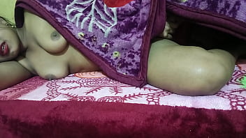 देसी भाभी ने काकड़ी डालकर अपने यार के साथ मजे किए