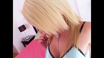DEBORAH PRAT キュートでセクシーなブロンドの青い目の巨大なコックのハメ撮りフェラと大量の顔射