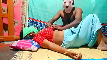 インド人の夫婦がマスクをしながらセックス