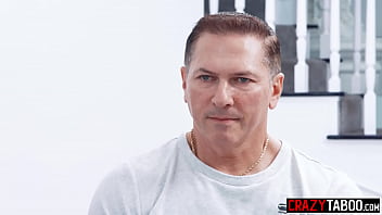 熱い大きなお尻熟女未亡人ジェシー・ポニーの二穴挿入とハードコアアナルセックス