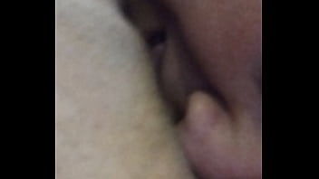 私の恋人との長い一日のセックスの後、寝取られ夫は私のマンコを食べて精液をすべて掃除します