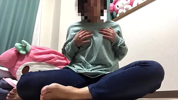 オナニーを覚え始めの可愛い女子◯生。これから毎日して気持ち良くなろうとしてる所がうぶで可愛い。。