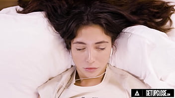 クローズアップ - 小柄なジェーン・ワイルドで女性がどのようにオーガズムに達するのか!激しい目のローリング日立オーガズム！フルシーン