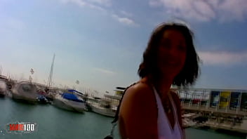 お尻に年上のチンポを入れて売春婦のようにオーガズムに達するフランス人ふしだらな女