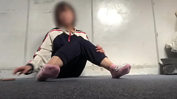 家でオナニーできないから倉庫でオナニーを満喫する可愛いジャージ姿のマネージャー。ヒクヒクと感じる姿が可愛い。。