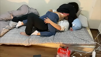 「あぁ～！いっくぅ～！」欲求不満な彼女ときしむベッドでSEXを楽しむ映像が◯出。