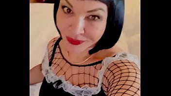 熟女メイドはアナルとマンコの穴のお掃除をすることにした