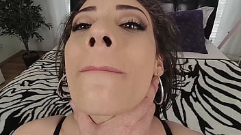 美しいエミリー ピンクの極端な拳が犯される