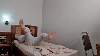 自分の部屋へのちょっとした逃避で、私はとんでもない状況に陥ってしまった