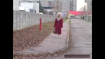 おばあちゃんエフィーがバンで犯される