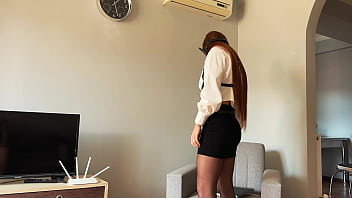 継母が休んでいる間に、継子が継母の口を犯す