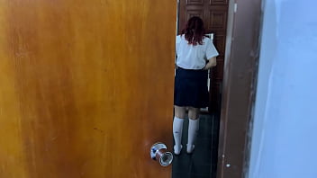 私のアソコはすでに痛くて、継父のせいでお尻の感覚がありません