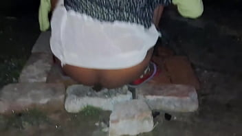 妻の友人が部屋で一人で私を犯しましたが、彼女は私を止めませんでした