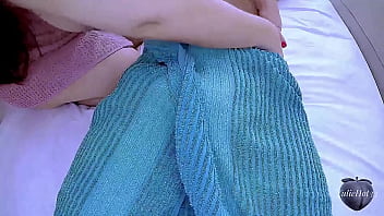 Juliehot33 は、大きなペニスが好きなとてもセクシーなぽっちゃり妻です。夫が仕事をしている間、彼女はこっそり他の男と遊ぶのが好きで、彼女の家に非公式の訪問が行われています。