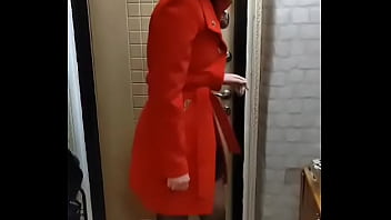 会社のパーティーから酔って帰ってきた女の子が男を興奮させてセックスした