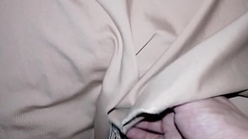 xxx 映画を見ている間、小さな継娘の世話をします