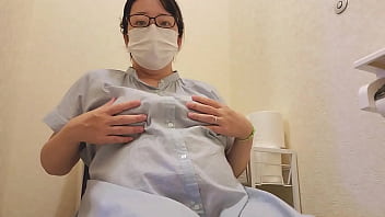 人妻がトイレでいやらしくオナニー：フル動画は→https://www.xvideos.red/channels/aika-frau
