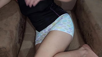 義妹の服を脱ぐのはとても簡単です