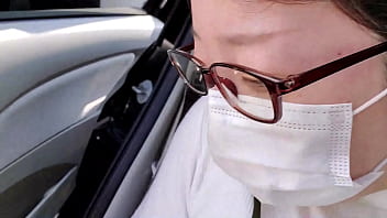 欲求不満な人妻が屋外駐車場で開脚おっぱい丸出しオナニー：フル動画は→https://www.xvideos.red/channels/aika-frau