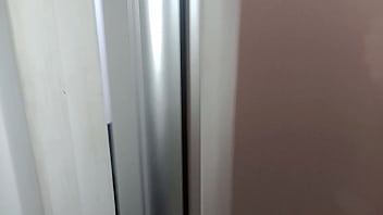若い義理の妹がエロティックなランジェリーの写真撮影を手伝ってほしいと頼んだのですが、私の欲求が彼女を激しく犯してしまいました