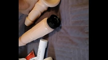 彼女はアナルでオナニーし、私に挿入を懇願します。私たちを見つけてください: juanlatino4
