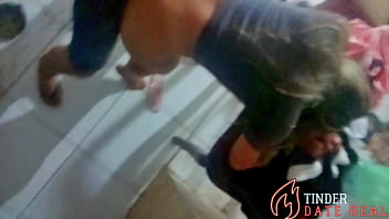 職場のセクシーで大きなお尻のブロンドとセックスすることに成功しましたが、誰も知りません。大きな髪、小さなウエスト、騎乗位が大好き。彼女のマンコをいという願望がたくさんあります。ブラジルの本物の素人