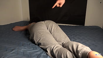 古いパンツを使ってブレーキをかけるのは刺激的すぎます。それは私たちを非常にハードなファックに導くことになります。中出し