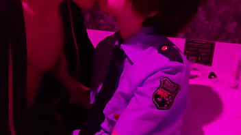 素人ハメ撮り　婦人警官に目隠ししてエロい事したい　フェラ　クンニ　中出し
