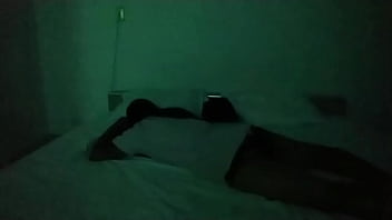 パーティーから到着した私はセックスしたくてとても興奮していたので、レズビアンセックスをするためにミシェルの雌犬を迎えに行きました