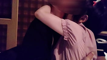 素人ハメ撮り　ウエートレスにエロい接客して貰いたい　フェラ　クンニ　中出し