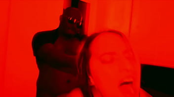 2人のぽっちゃり白人痴女に喉をイラマチオされる！ハメ撮り