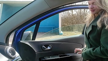 旅行中は車内でしゃぶりまくって、精子を全部食べちゃいました。