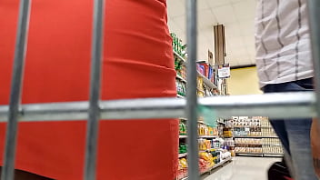 ちょっとビッチ、ノーパンでお店に行くのが大好きなんです